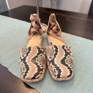 (Sold) Vince Camuto Snakeskin Patterned Espadrille Flats size 10